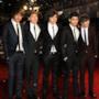 One Direction in giacca e cravatta