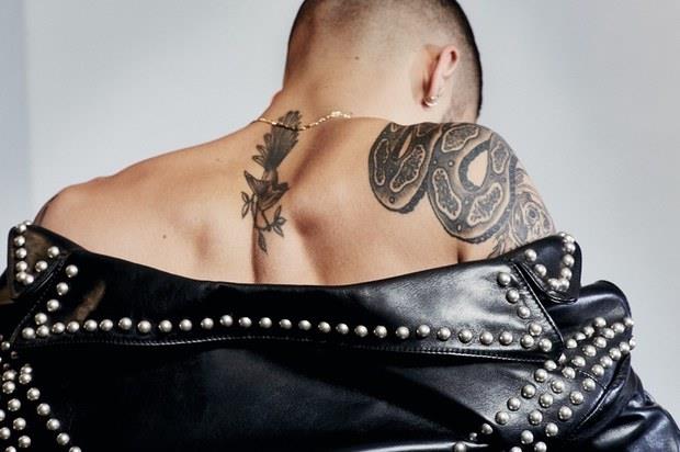 Malik gioca con il suo fascino