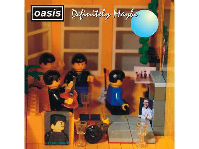 La copertina di Definitely Maybe riprodotta con i Lego