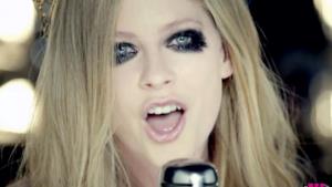 Avril Lavigne, Here's To Never Growing Up: guarda il video del nuovo singolo!