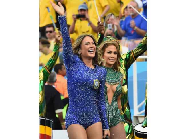 Jennifer Lopez e Claudia Leitte sul palco