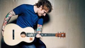 Ed Sheeran con la chitarra