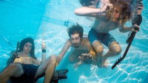 I Nirvana in piscina per la cover di Nevermind