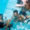 I Nirvana in piscina per la cover di Nevermind