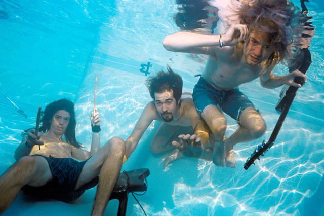 I Nirvana in piscina per la cover di Nevermind