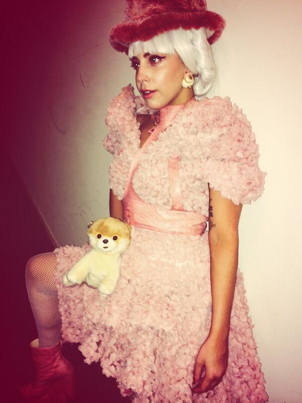 Lady Gaga vestita di peluche