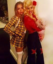Miley Cyrus vestita da Dolly Parton