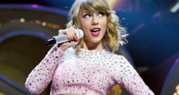 Taylor Swift sul palco dell'iHeartRadio Music Festival 2014