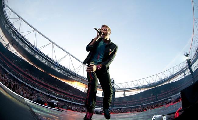 Chris Martin dei Coldplay all&#39;Emirates Stadium di Londra