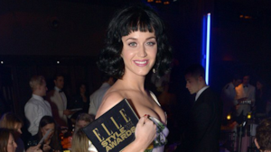 Katy Perry con il premio appena ricevuto