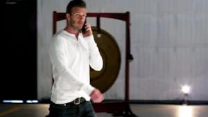 Beckham suona Beethoven con il pallone: vi sembra l'Inno alla Gioia? [VIDEO]