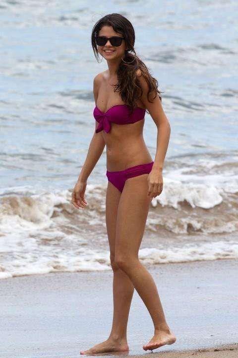Selena Gomez in Bikini le 30 foto migliori - 12