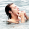 Harry Styles in acqua fa un fischio