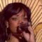 Rihanna Tour 2012 - seduta sul trono d'orato