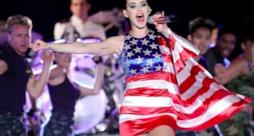 Festeggiare il 4 luglio? 10 cantanti che indossano la bandiera americana [FOTO]