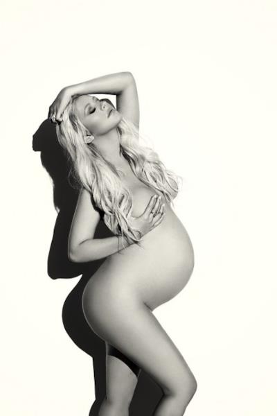 Christina Aguilera nuda con il pancione