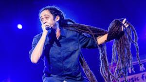 Damian Marley con capelli rasta lunghissimi
