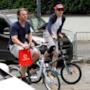 Niall Horan in bicicletta