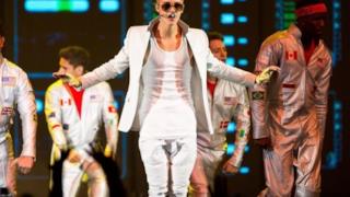 Justin Bieber giacca bianca - Manchester 2013