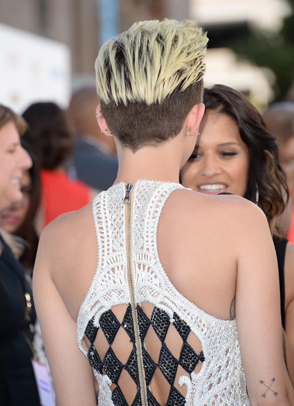 Tatuaggio frecce di Miley Cyrus