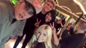 Justin Bieber e Niall Horan insieme ad alcune fans