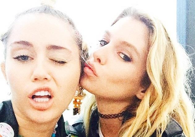 Miley Cyrus sta con Stella Maxwell, modella di Victoria's Secret?