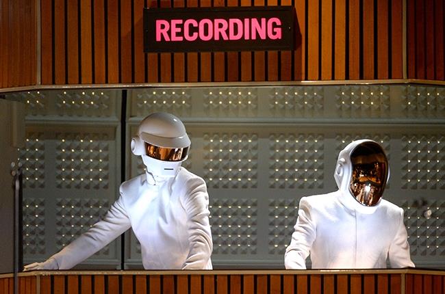 Daft Punk tuta e casco bianco