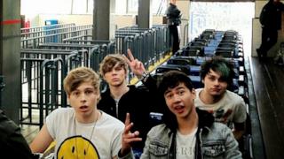 I  5 seconds of summer sulle montagne russe
