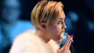 Miley Cyrus Fuma una canna - 9