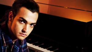 Valerio Scanu al pianoforte