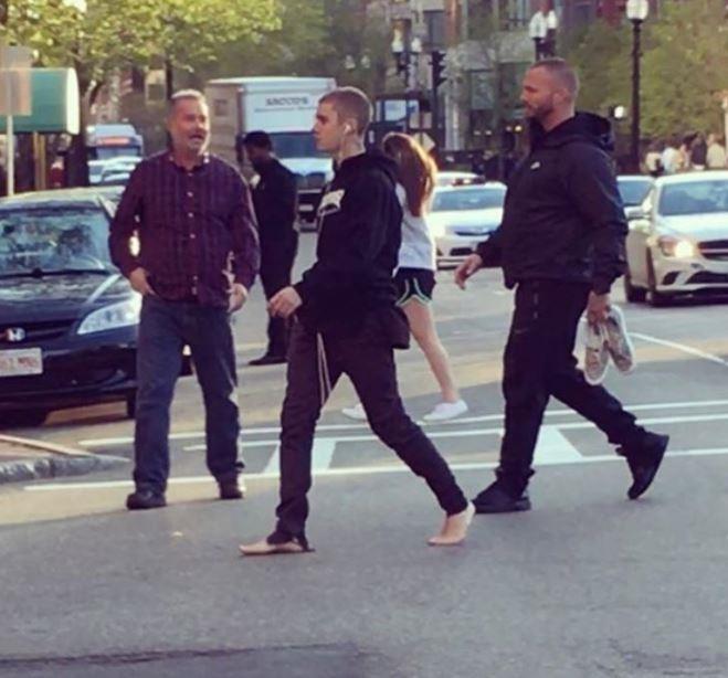 Justin ha perso le scarpe da quando è a Boston