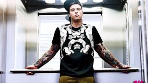 Fedez intervista a Max: 'Ho i piedi a papera e la faccia da pirla'