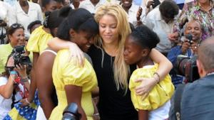 Shakira in veste benefica dona 280mila euro ad Haiti
