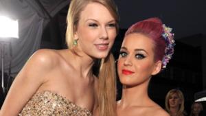 Taylor Swift in posa con Katy Perry