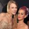 Taylor Swift in posa con Katy Perry