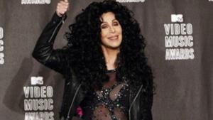 Cher compie 65 anni, ben nascosti dal chirurgo