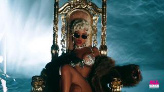 Rihanna - Pour It Up i momenti hot del video - 20