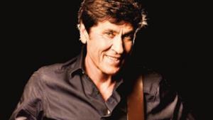 Gianni Morandi con chitarra