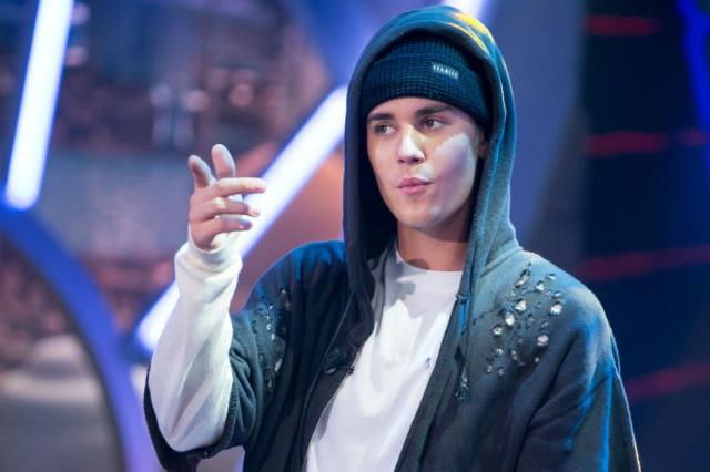 Justin Bieber vestito da rapper