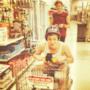 Luke Hemmings al supermercato