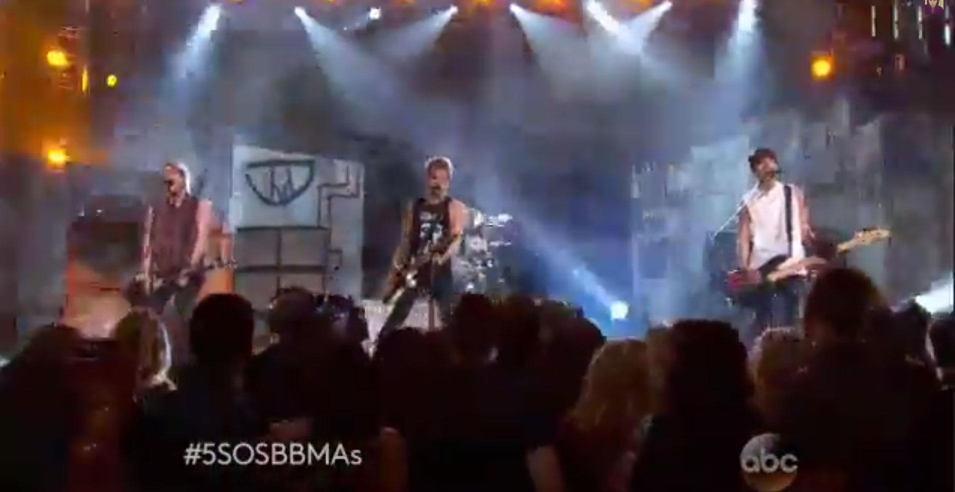 Il  video con l'esibizione dei 5 Seconds Of Summer ai Billboard Music Awards 2014