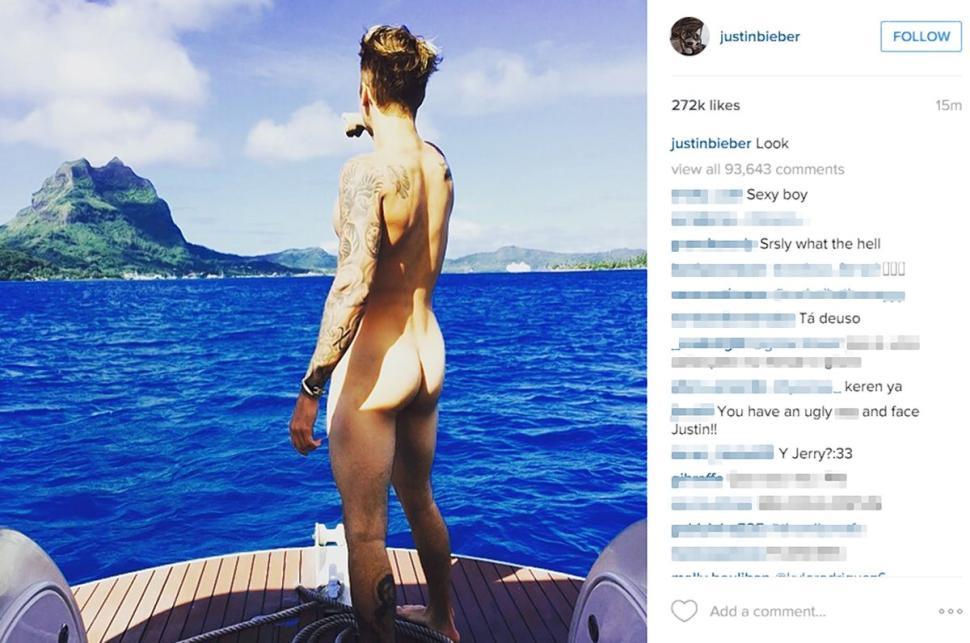 Justin Bieber in barca completamente nudo col culo di fuori