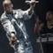 Kanye West sul palco di Glastonbury