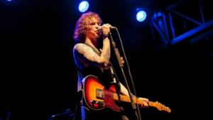 Tom Gabel è Laura Jane Grace: il primo concerto dopo il cambio di sesso