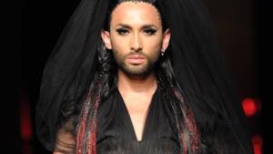 Conchita Wurst modella a Parigi per Jean Paul Gaultier