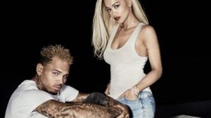 Rita Ora e Chris Brown si baciano nel video di Body On Me