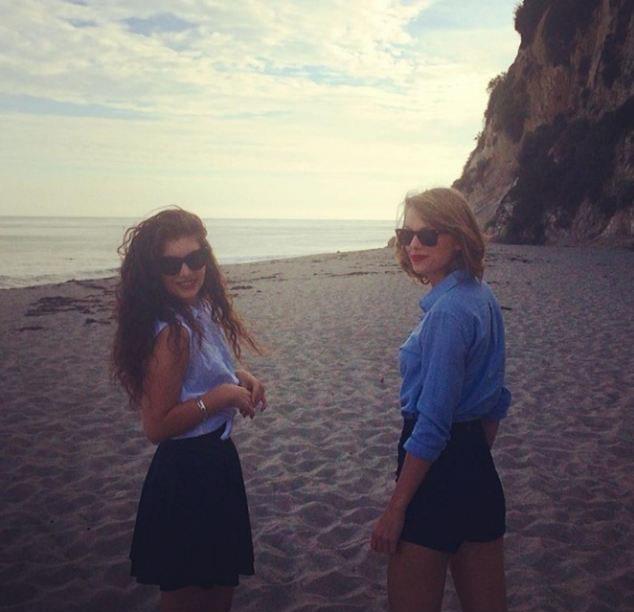 Taylor Swift e Lorde sulla spiaggia
