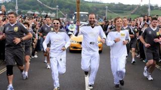 Muse portano la fiaccola olimpica di Londra 2012 - 4