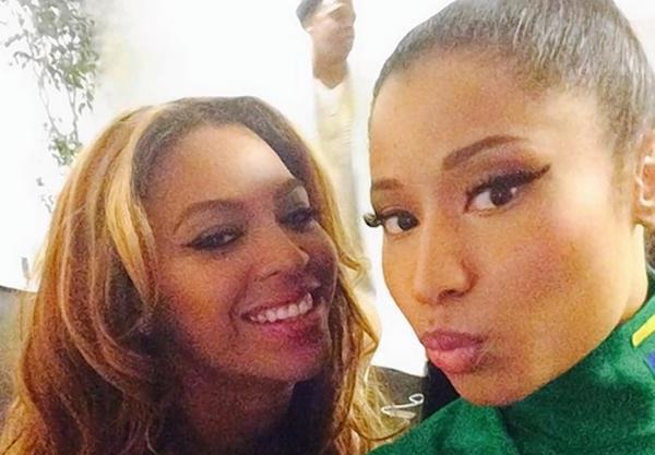 Nicki Minaj e Beyonc&#233; si fanno un selfie insieme