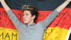 Niall Horan con la bandiera tedesca